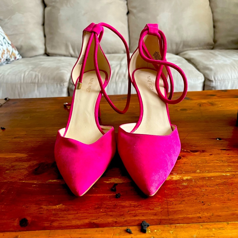 Hot pink Nine West with lace up ties, 12m